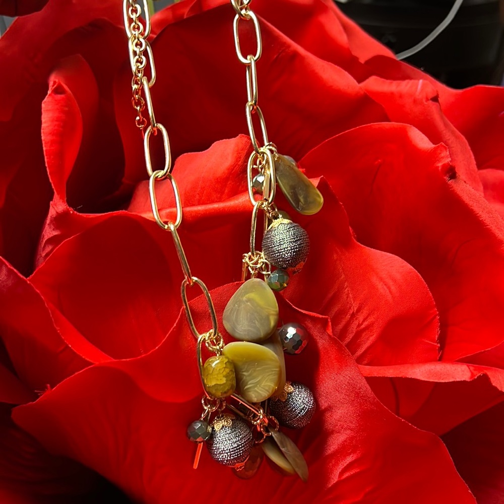 Necklace with grey balls and stones